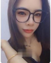 甜美可爱的小妹妹