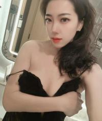 湿吻毒龙苗条小姐姐
